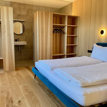 Holderstauden Apartment *