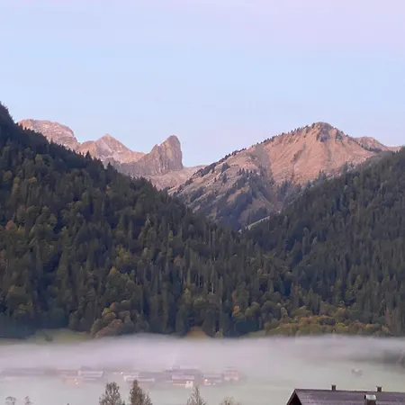 Holderstauden 아파트